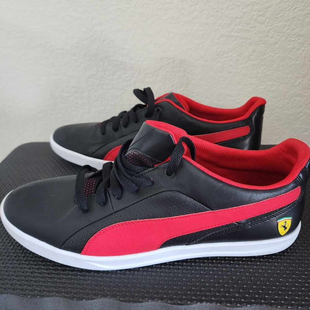 Puma Men's Black and Red Ferrari Sneakers